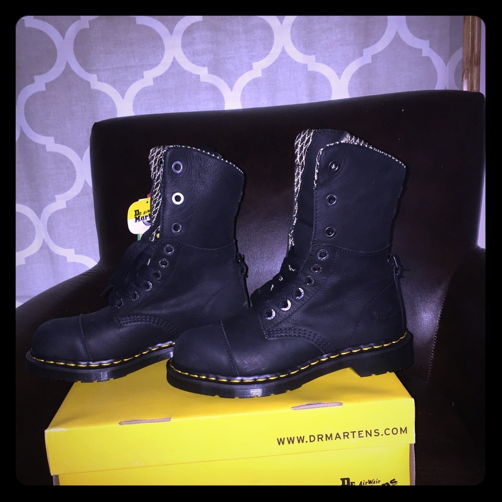 BNIB Dr. Martens combat boots, perfect condition!!